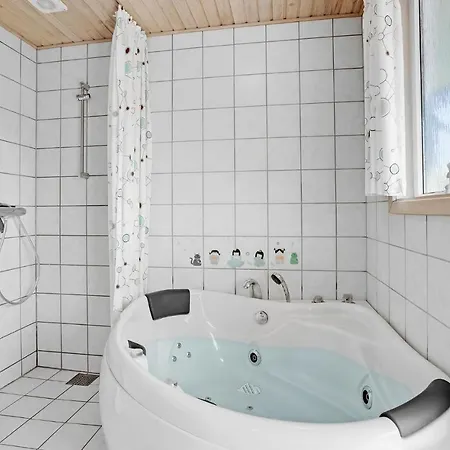 Holiday home Gorgeous In With Kitchen